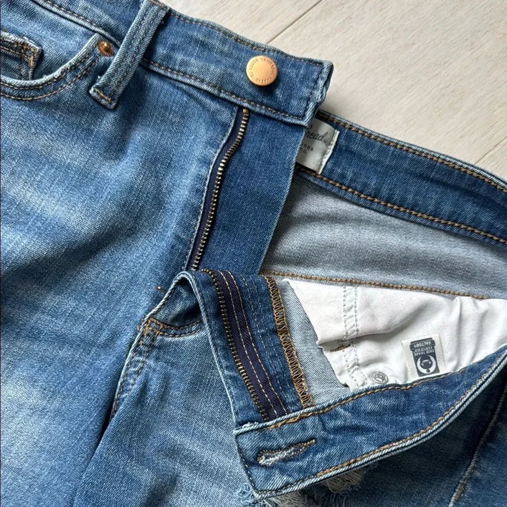 Universal Thread Distressed Jean Shorts - Picture 5 of 6